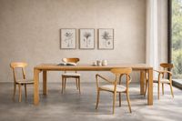 Maßgefertigter Esstisch aus Eiche mit Holzstühlen in einem minimalistischen, mediterranen Essbereich auf Mallorca Maßgefertigter Esstisch aus Eiche mit Holzstühlen in einem minimalistischen, mediterranen Essbereich auf Mallorca