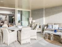 outdoor white wicker