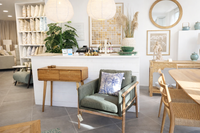 Möbler och inredning i medelhavsstil i showroom på Mallorca